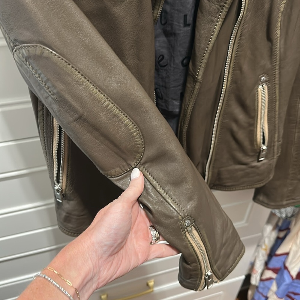 Leather Jacket - Picture 6 of 7